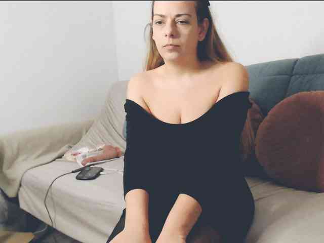 GiuliaHotXXX1 webcam