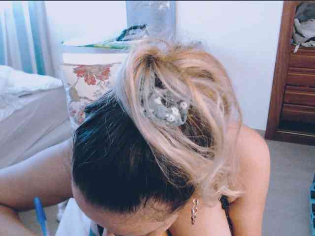 GiuliaHotXXX1 webcam