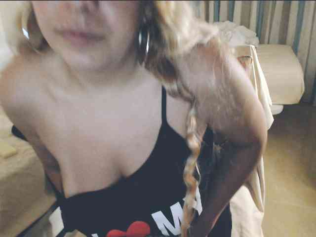 GiuliaHotXXX1 webcam