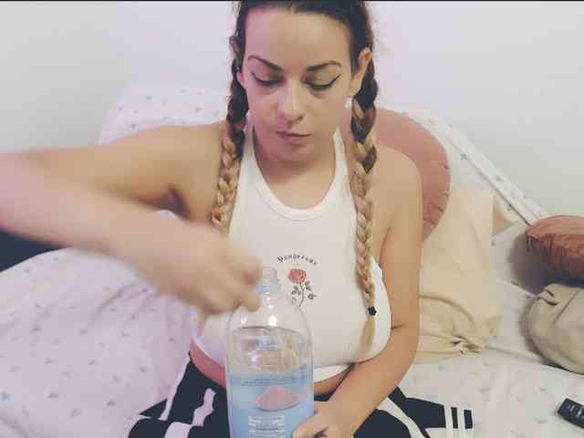 GiuliaHotXXX1 webcam