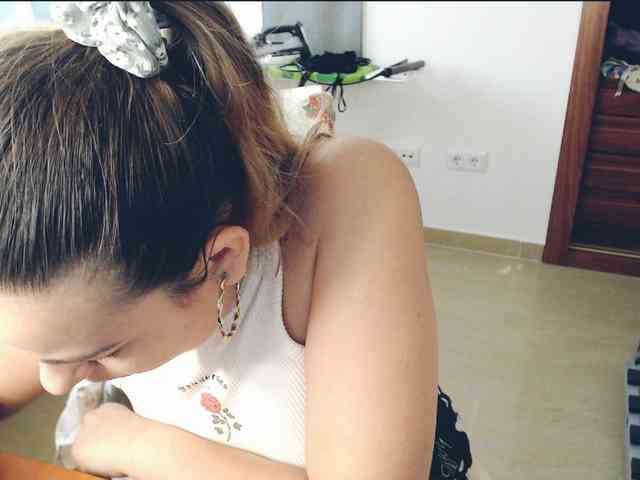 GiuliaHotXXX1 webcam