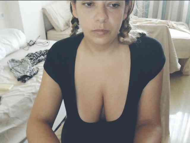 GiuliaHotXXX1 webcam