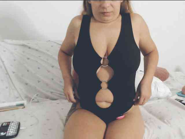 GiuliaHotXXX1 webcam