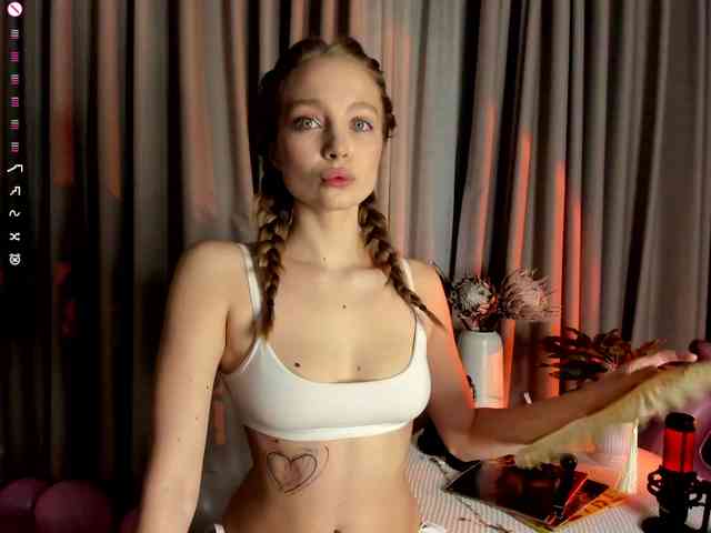 LISABABYMETAL webcam