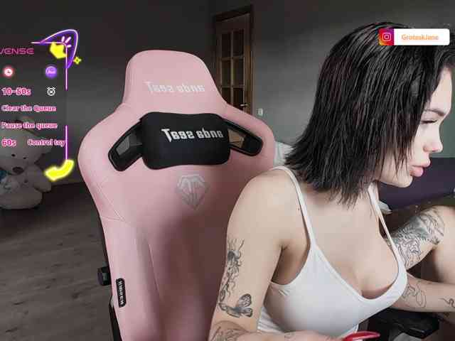 GroteskCouple webcam