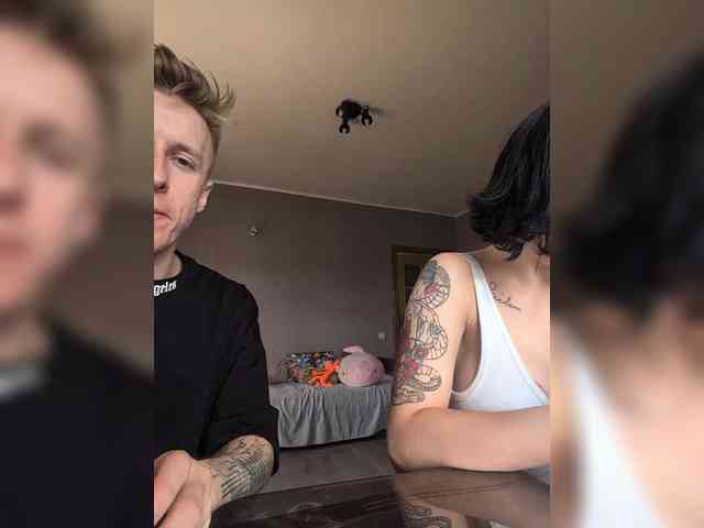 GroteskCouple webcam