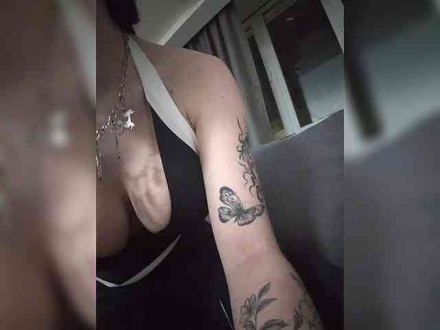 GroteskCouple webcam