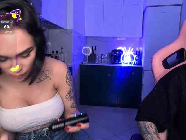 GroteskCouple webcam
