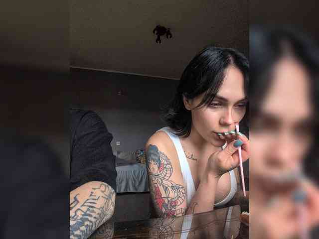 GroteskCouple webcam