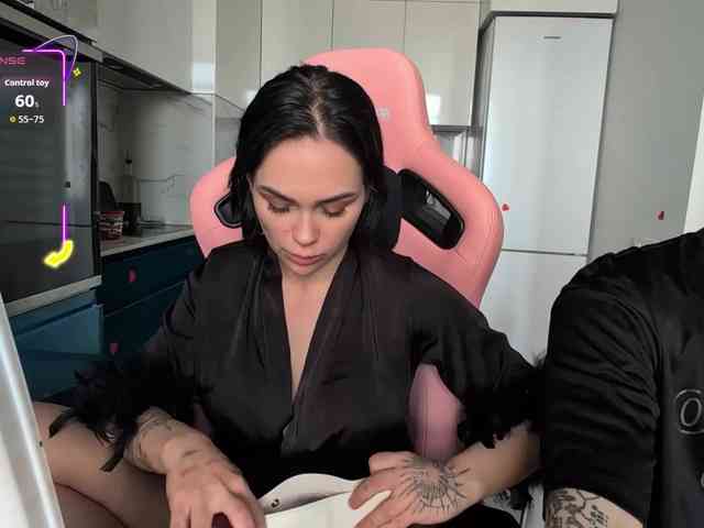 GroteskCouple webcam