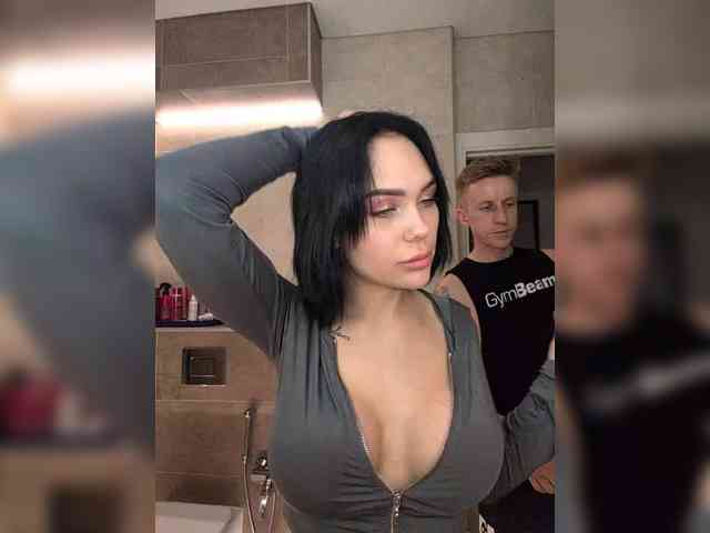GroteskCouple webcam