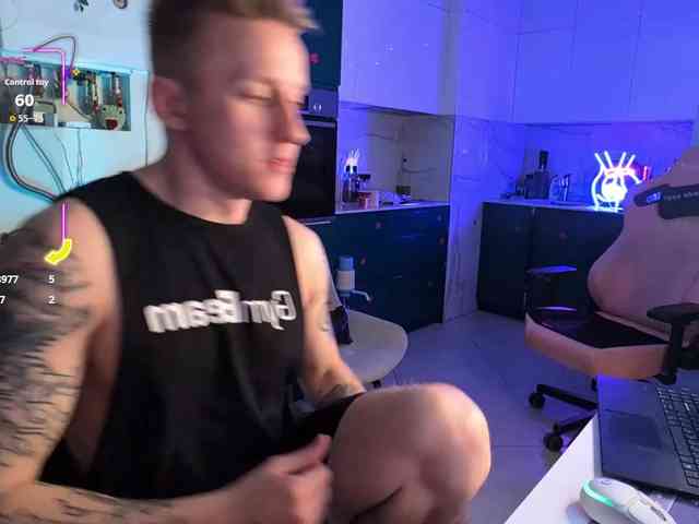 GroteskCouple webcam