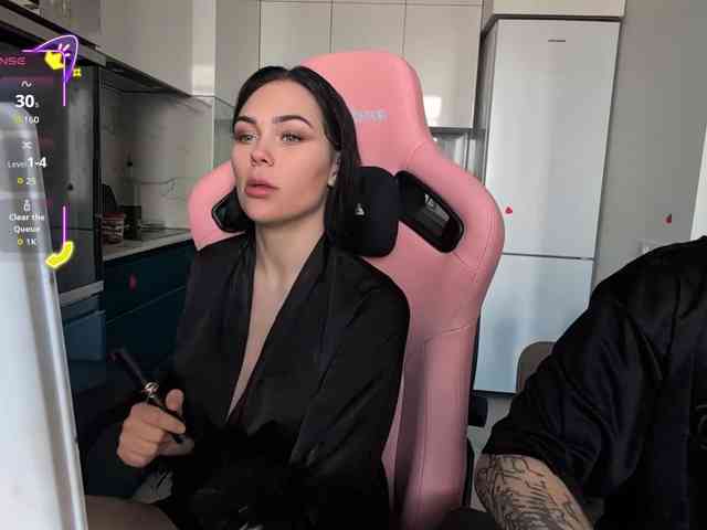 GroteskCouple webcam