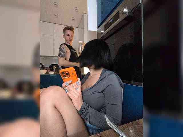 GroteskCouple webcam