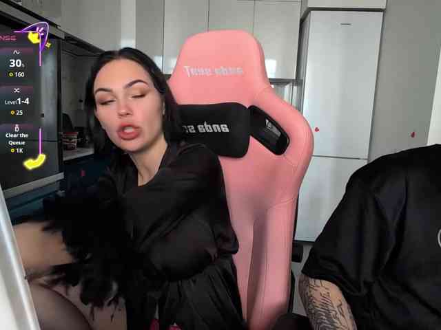 GroteskCouple webcam