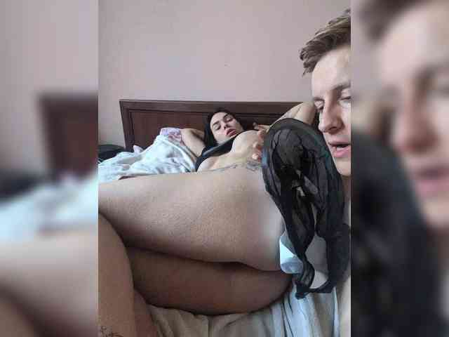 GroteskCouple webcam