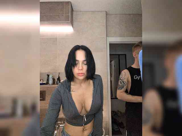 GroteskCouple webcam