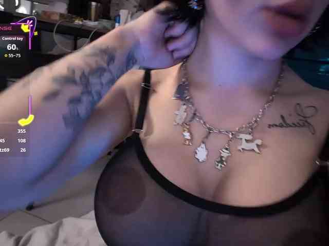 GroteskCouple webcam