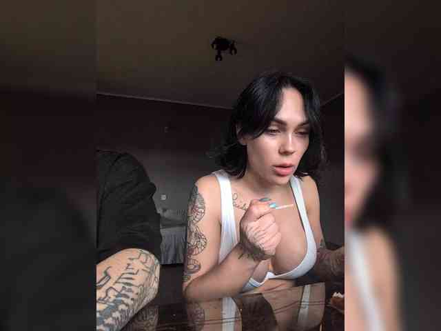 GroteskCouple webcam