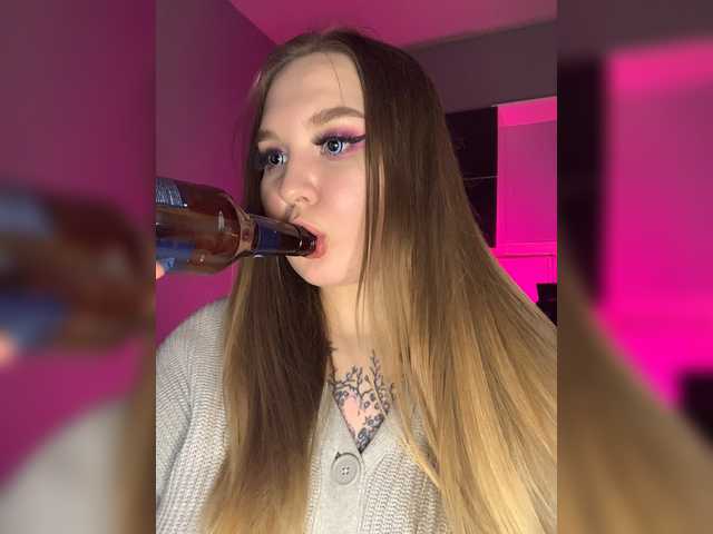 Greeenfriends6969 Live Cam on BongaCams
