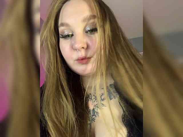 Greeenfriends696... Live Webcam on BongaCams