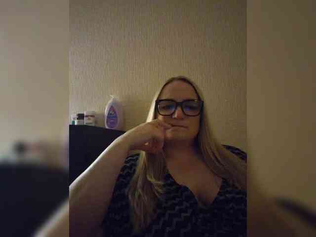 GoddessNIKI webcam