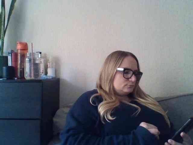 GoddessNIKI webcam
