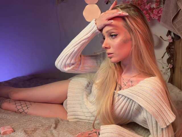 Mini-tiny live cam on BongaCams