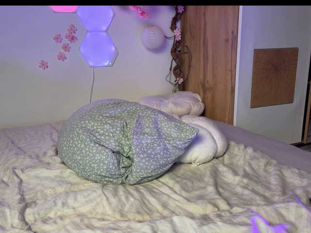 Mini-tiny live cam on BongaCams