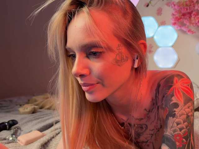 Mini-tiny live cam on BongaCams