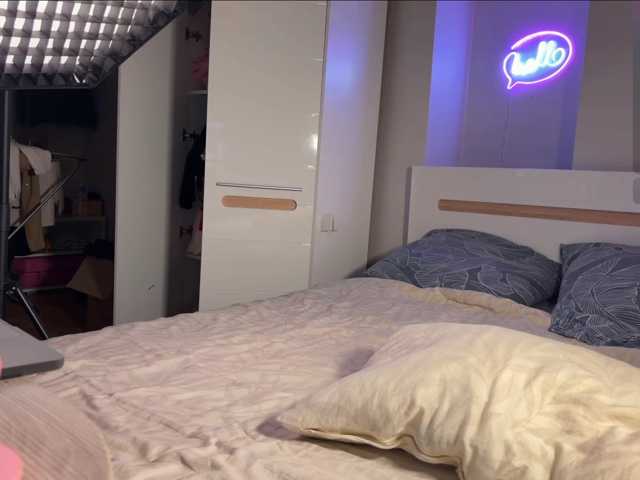 Mini-tiny live cam on BongaCams
