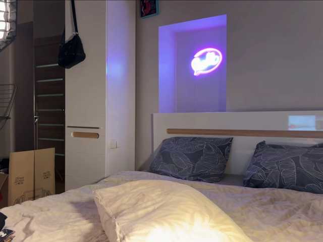 Mini-tiny live cam on BongaCams