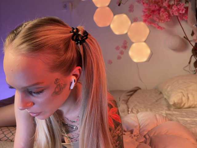 Mini-tiny live cam on BongaCams