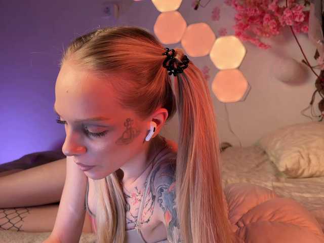 Mini-tiny live cam on BongaCams