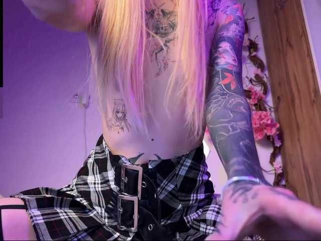 Mini-tiny live cam on BongaCams
