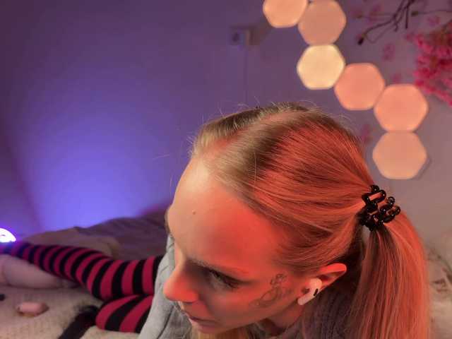 Mini-tiny live cam on BongaCams