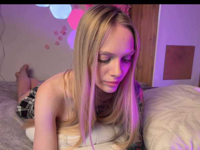 Mini-tiny live cam on BongaCams