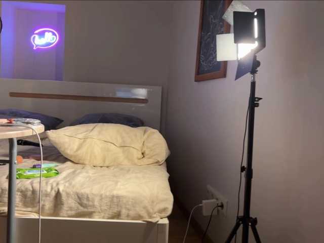 Mini-tiny live cam on BongaCams
