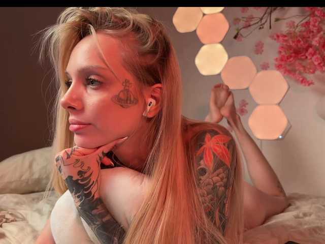 Mini-tiny live cam on BongaCams