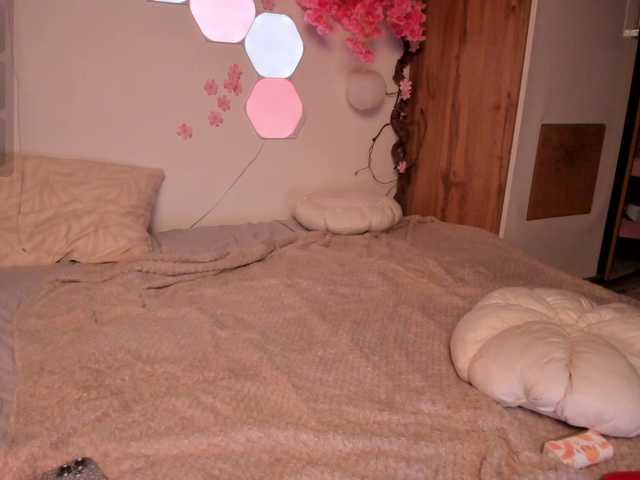 Mini-tiny live cam on BongaCams