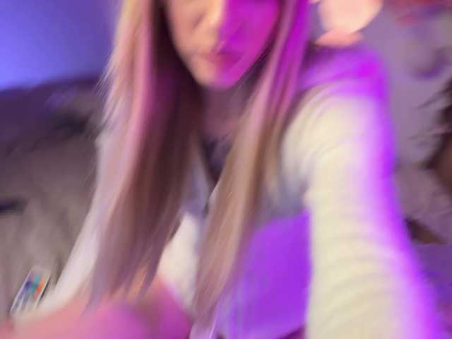 Mini-tiny live cam on BongaCams