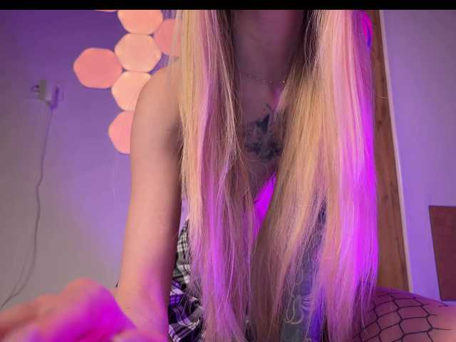 Mini-tiny live cam on BongaCams