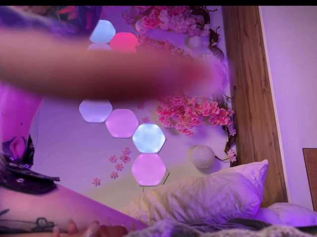 Mini-tiny live cam on BongaCams