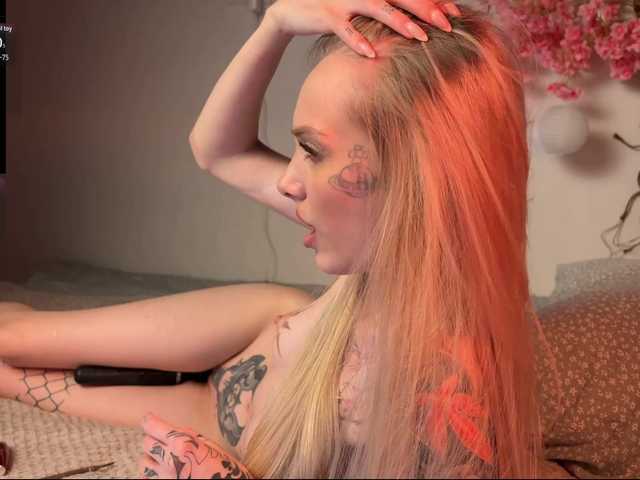 Mini-tiny live cam on BongaCams