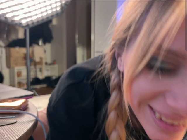 Mini-tiny live cam on BongaCams