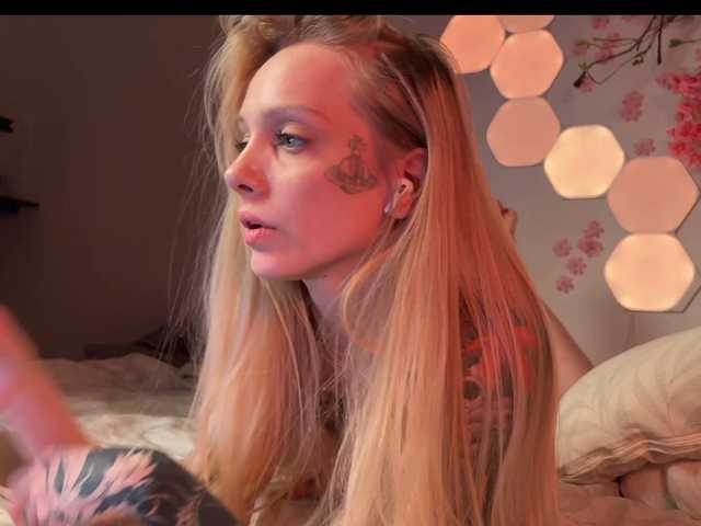 Mini-tiny live cam on BongaCams
