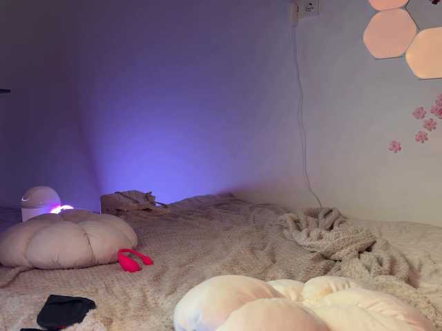 Mini-tiny live cam on BongaCams