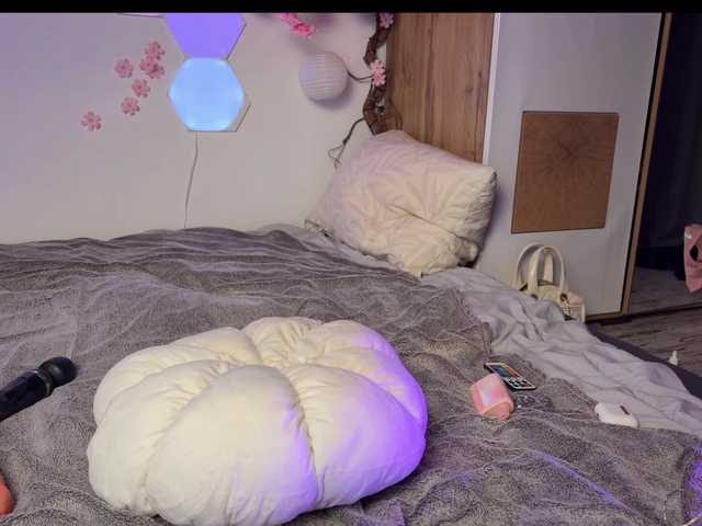Mini-tiny live cam on BongaCams