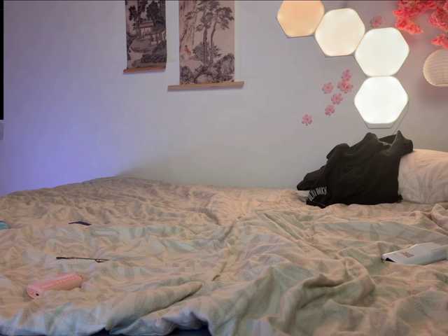 Mini-tiny live cam on BongaCams