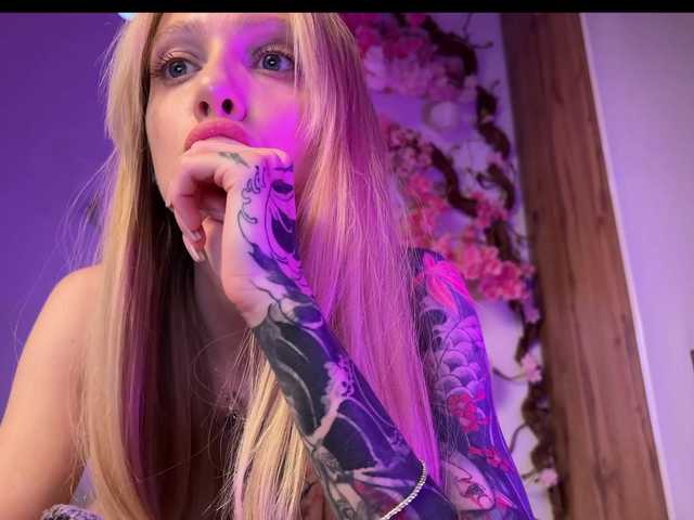 Mini-tiny live cam on BongaCams
